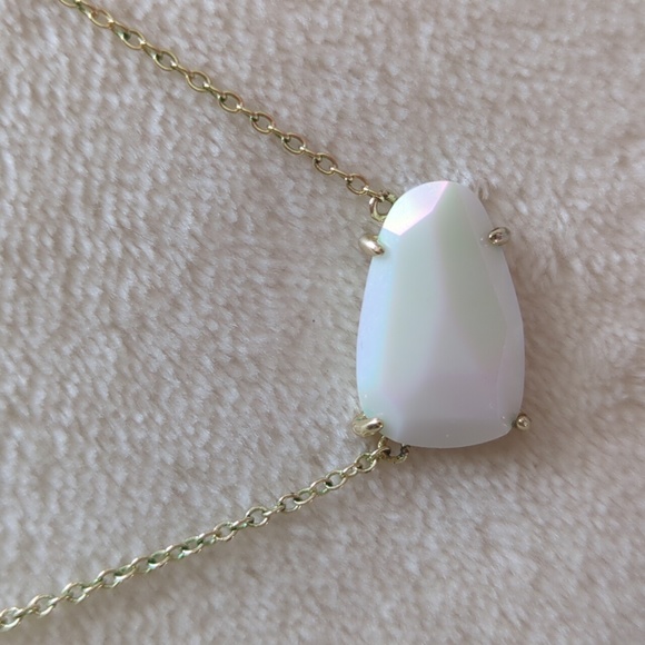 Kendra Scott Isla White Iridescent Gold Necklace - Picture 5 of 14